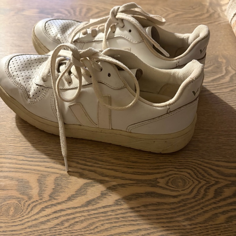 Veja V 10 All White Sneakers size 7 - Picture 7 of 9